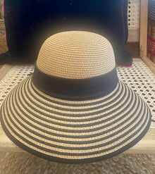  Stripey Open Back Folding Hat With Bow & Bag