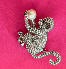  Monkeying Around Brooch /Scarf Pin