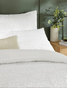  Seville Leaf Tufted White Double Duvet Set White